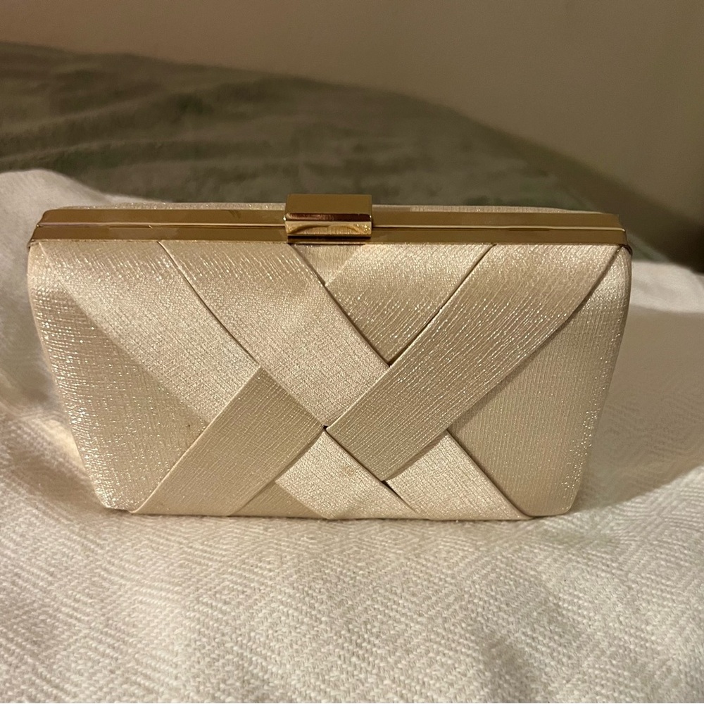 La Regale Cream and Gold Clutch